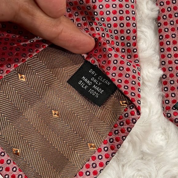 ZILLIONI COLLECTION HOLIDAY SILK TIE. Hand make 100% silk. Excellent Condition. - Picture 4 of 7